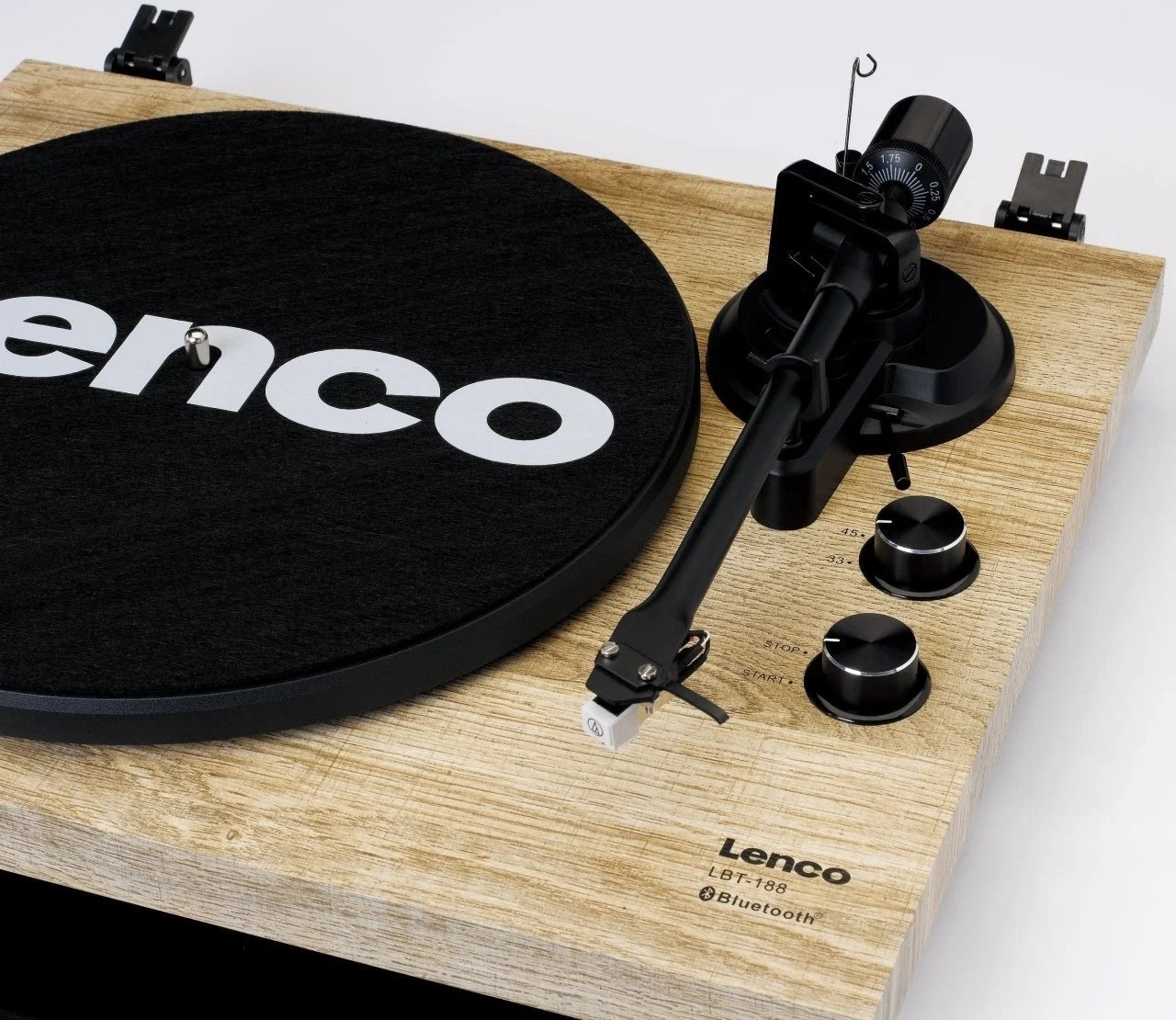 Lenco LBT-188PI – Bluetooth® Lemezjátszó USB Digitalizálással és Fém Karos Kialakítással