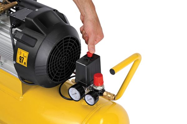 Powerplus POWX1770 Olajos Kompresszor – 2200 W, 50 Literes Tartály