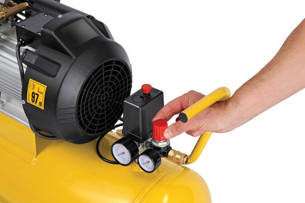 Powerplus POWX1770 Olajos Kompresszor – 2200 W, 50 Literes Tartály